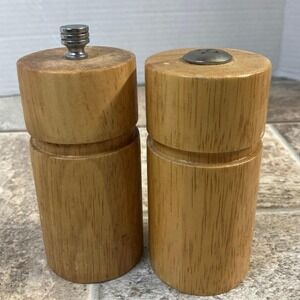 Vintage Wooden Salt Pepper Grinder Set Rustic Kitchen Dining Decor